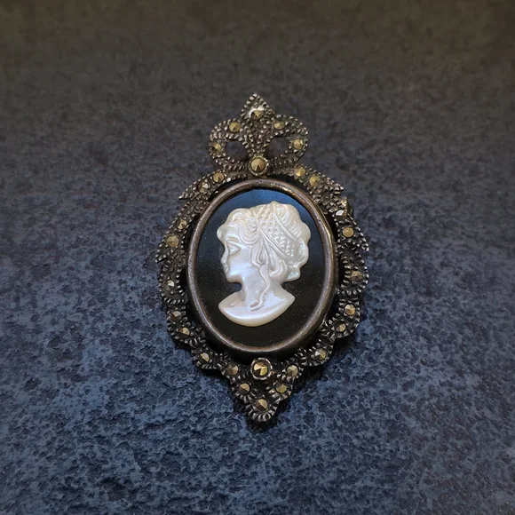 Vintage Cameo Onyx And Mother Of Pearl 925 Thai W Brooch And Pendant - Picture 1 of 5